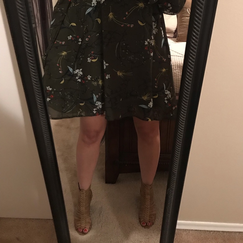 Boutique floral dress - Picture 3 of 6